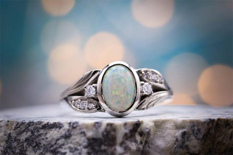 难以置信的色彩结合-选择蛋白石订婚戒指宝石 8