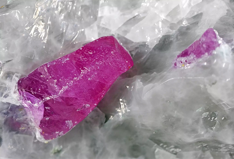 红宝石水晶