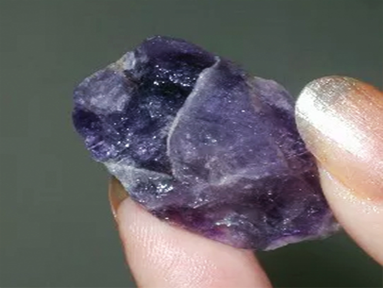 来自北卡罗来纳州Hiddenite的紫水晶