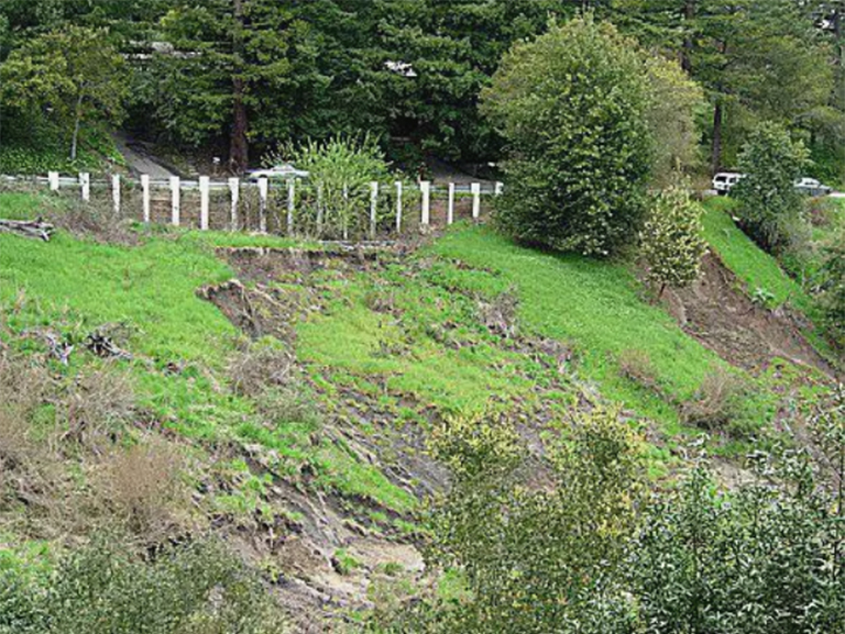 小山坡滑梯